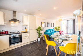 NEW Modern Townhouse Close 2 Centre Private Parking